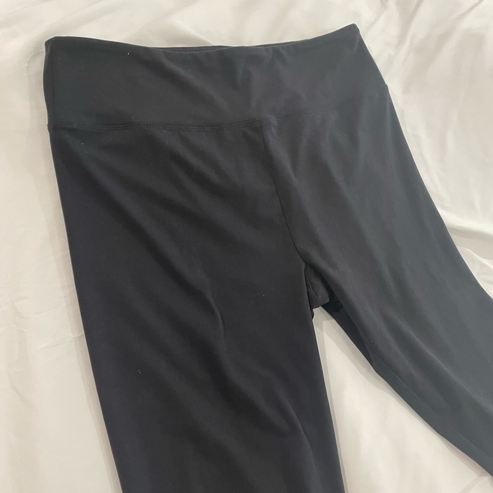 Black capris